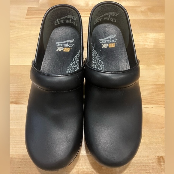 Dansko Shoes - Dansko XP 20 ProfessionalWoman’s Black Leather Clogs- Size 39 (8.5-9)